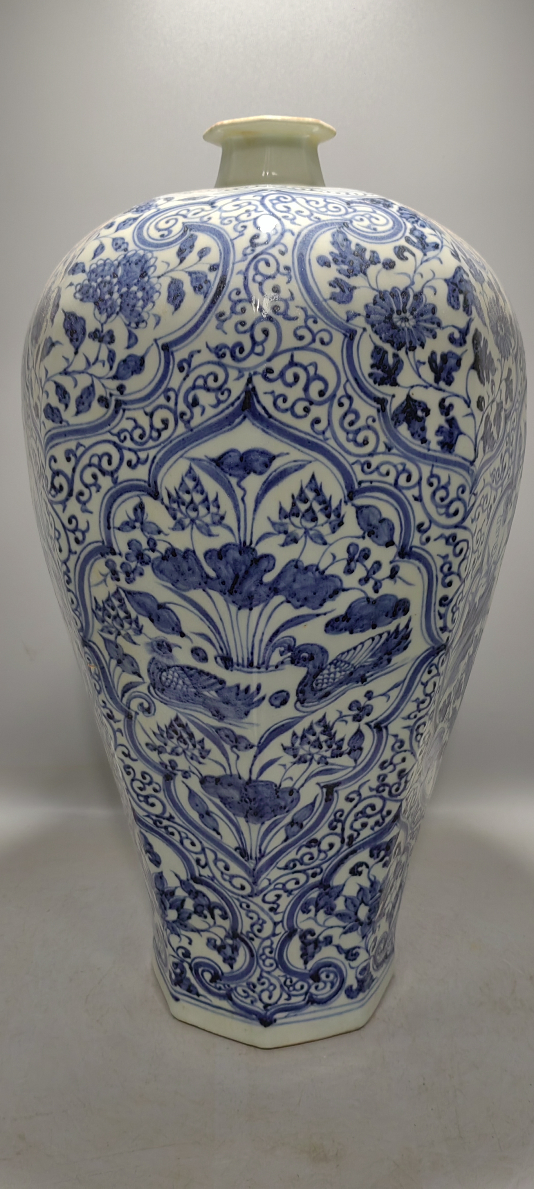 青花瓷瓶，手工手绘