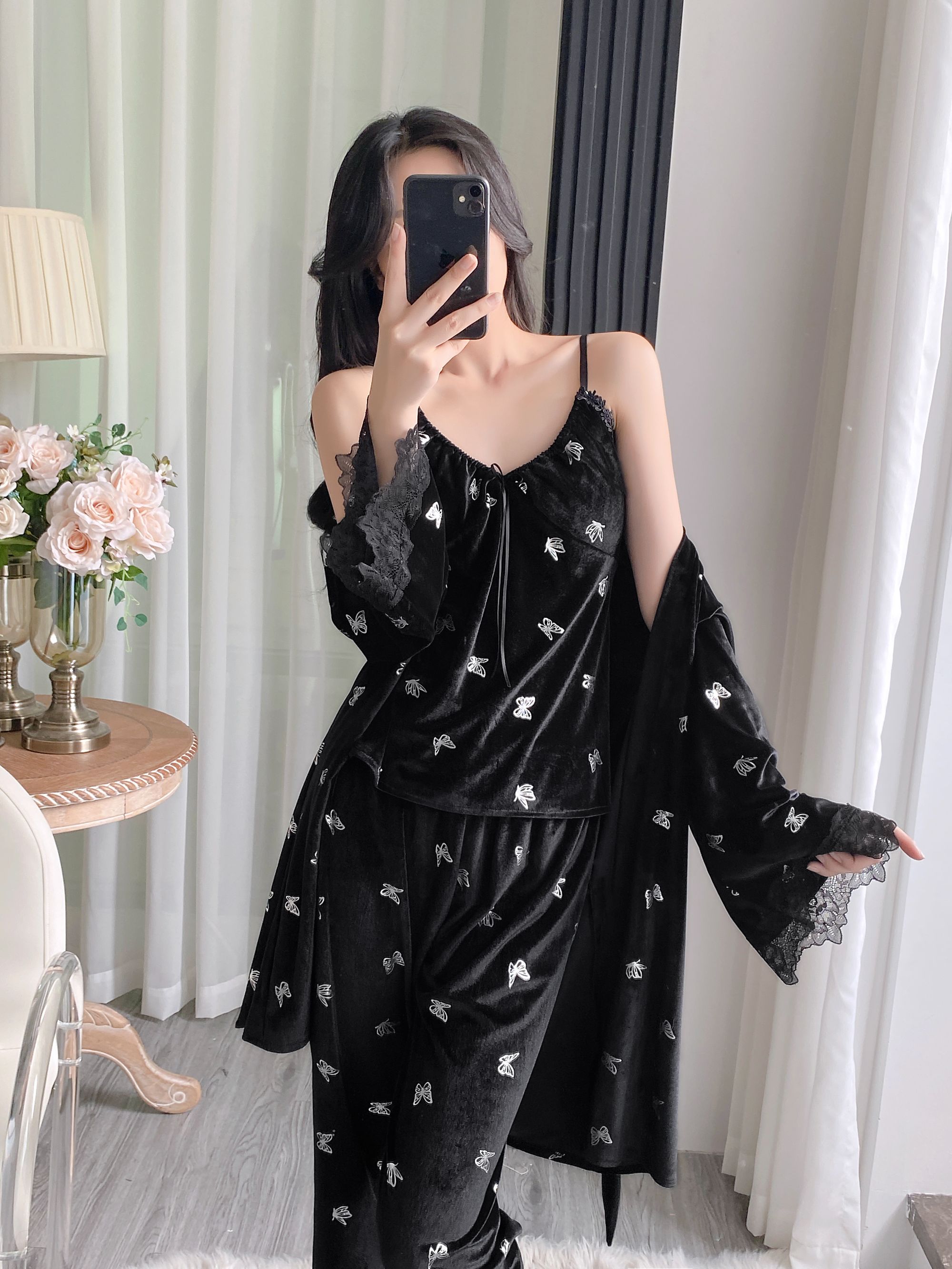 性感纯欲风烫银蝴蝶吊带睡裙女2024新款冬季金丝绒少女带胸垫套装