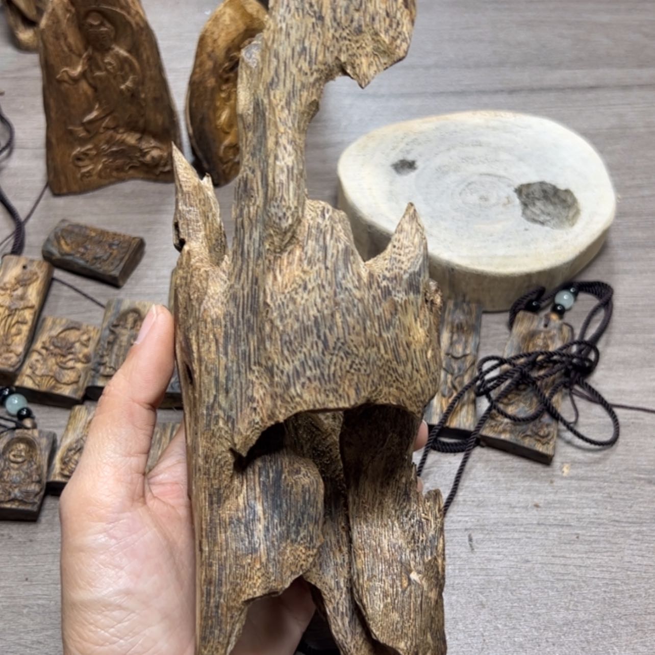 【闪购商品】沉香摆件y****波块料糖结虫漏138克