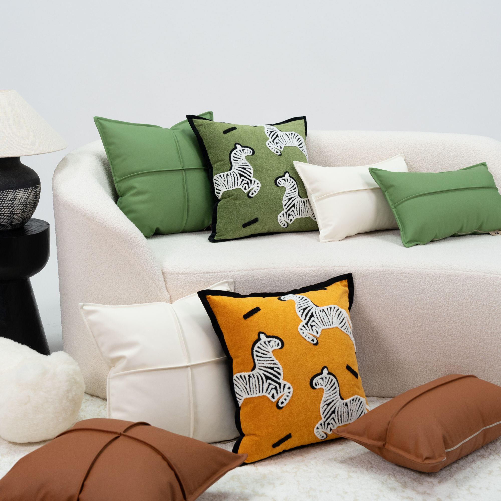 工厂直销刺绣抱枕夏季沙发靠背垫45厘米简约靠枕含芯免洗蛋白皮