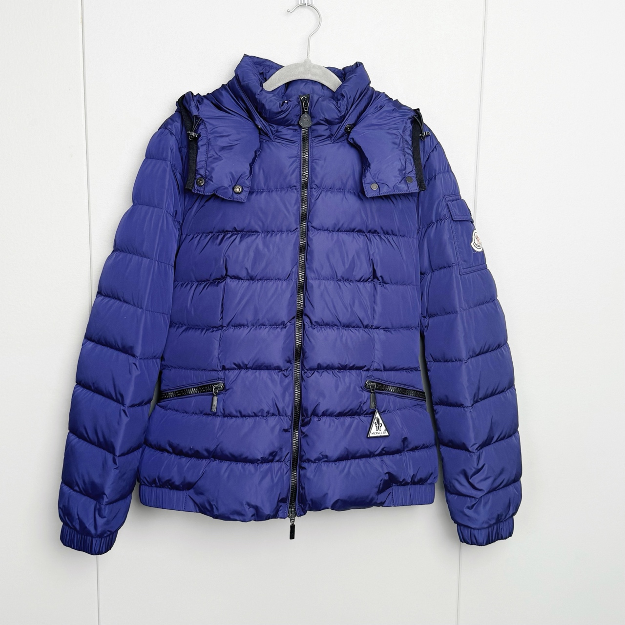 95新 MONCLER 4码/袖标连帽羽绒服/98新/jm07462