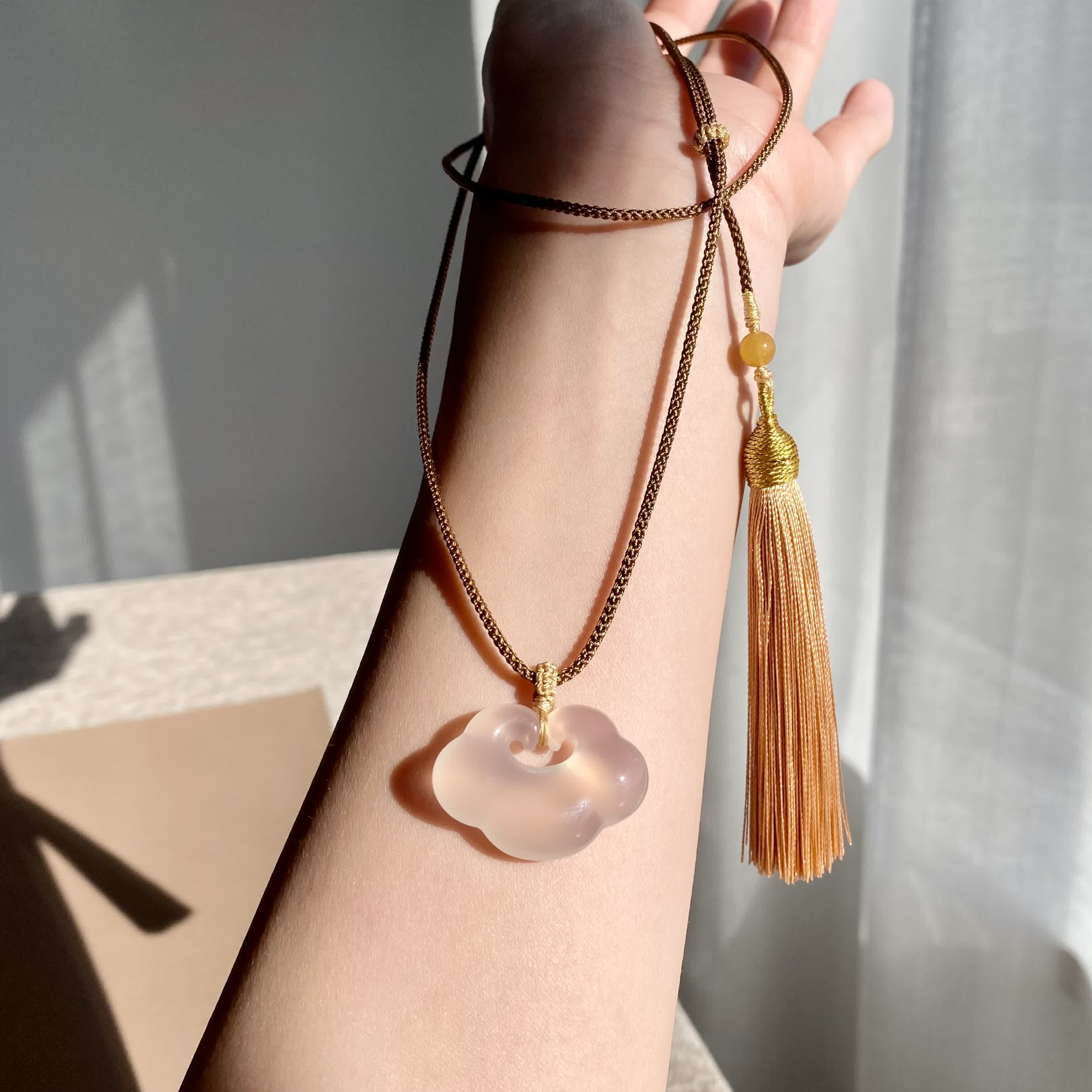 天然荔枝冻冰玉髓饱满祥云吊坠锁国风原创编绳流苏款挂件