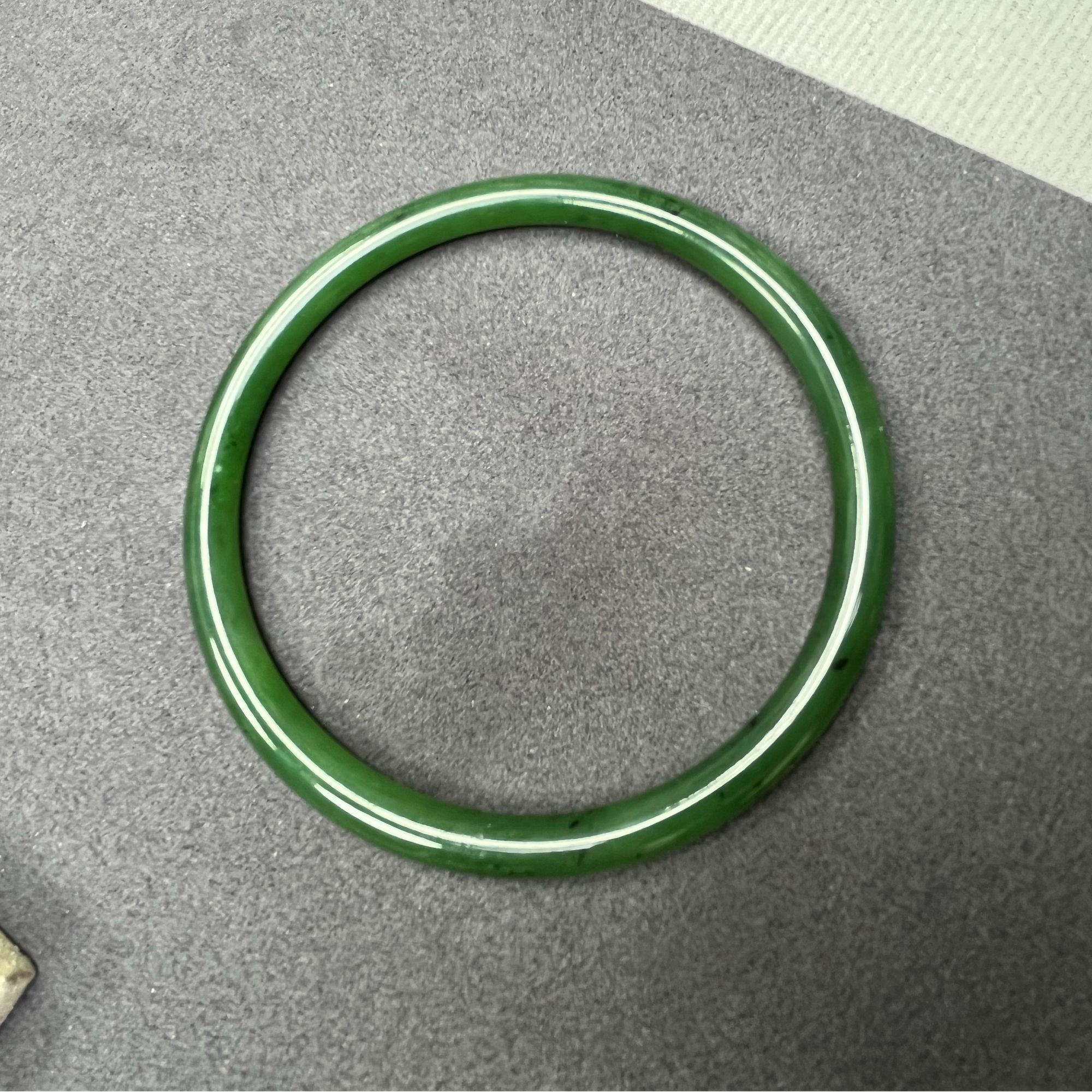 和田碧玉精美百搭果绿色叮当镯【圈口56-62】