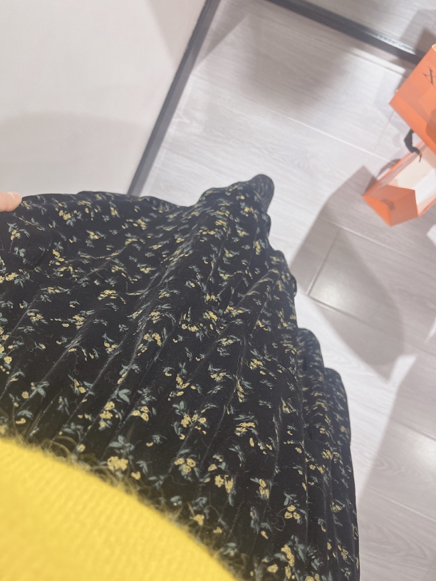 金丝绒黄色小碎花半身裙