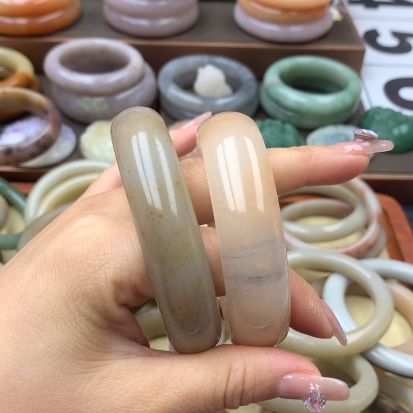 【闪购商品】石英质玉手镯合金韓****?