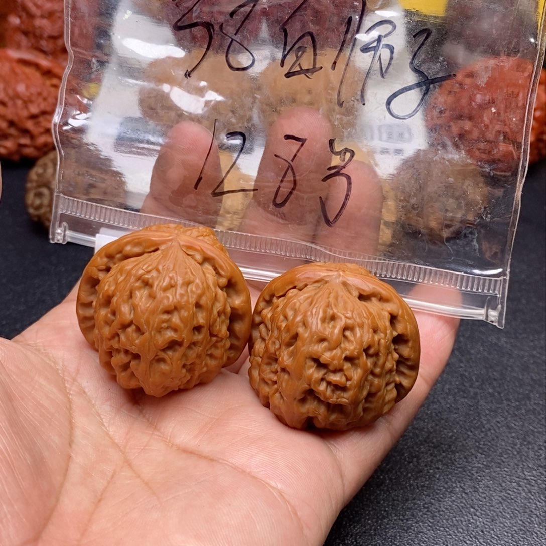 桃核吊坠白狮子福利