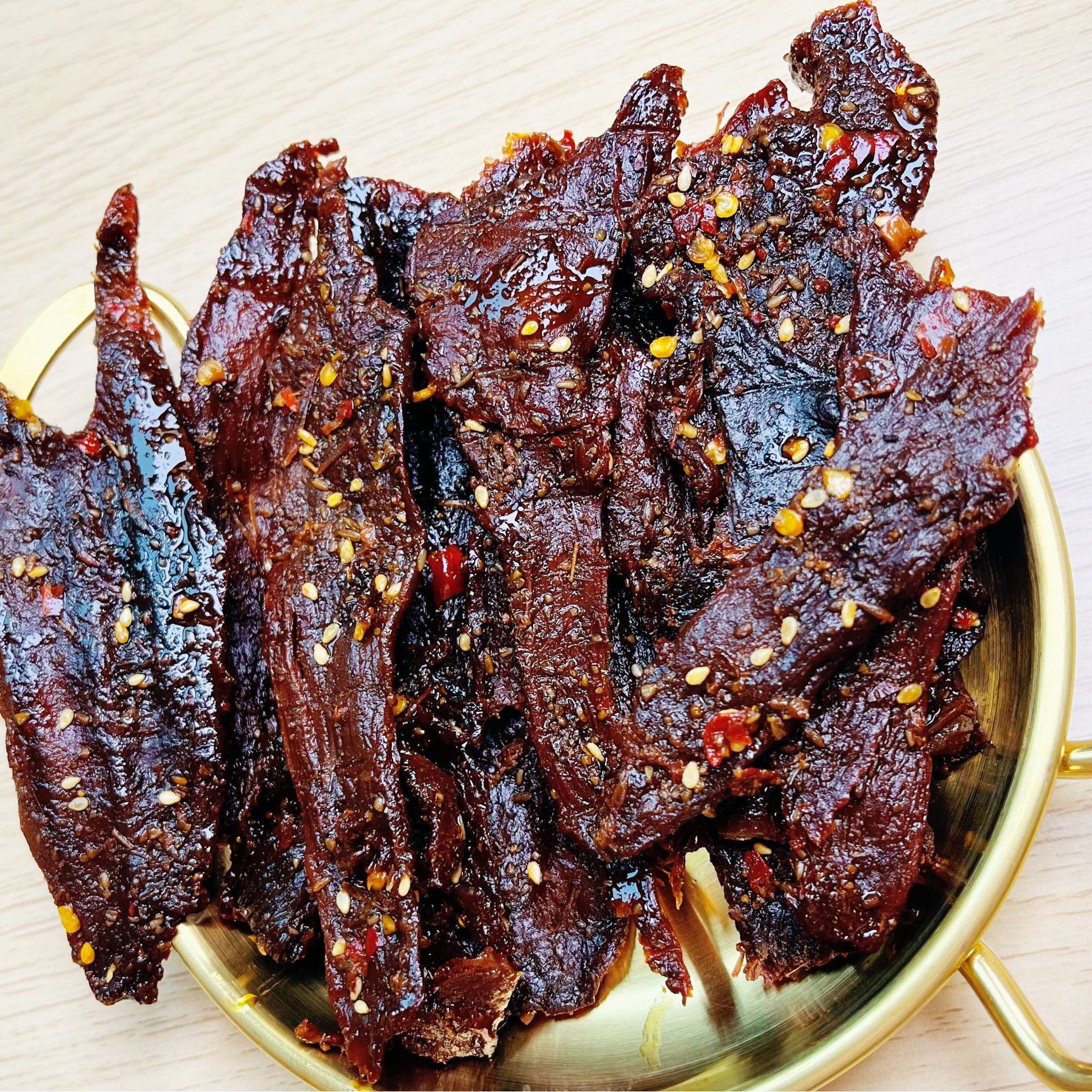 徐老板香辣肉片52克*6包， 比较干的鸭肉片!