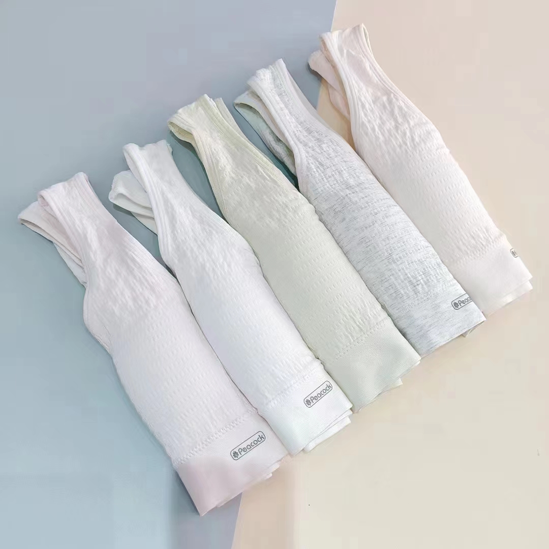 少女背心  时髦又显瘦～ 内里又柔又软， 丝毫不会感觉到磨和硬以及