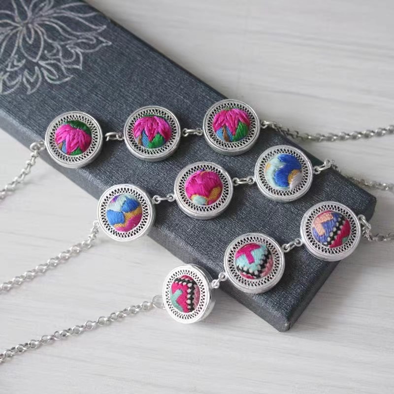 苗族手工拉丝太阳鼓刺绣手链  直播间对接选款（请看直播下单）