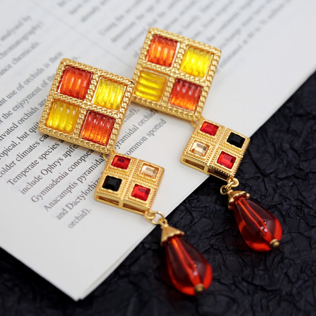 铜合金耳饰 耳钉饰品复古石榴色菱形耳环百搭复古港风女时尚