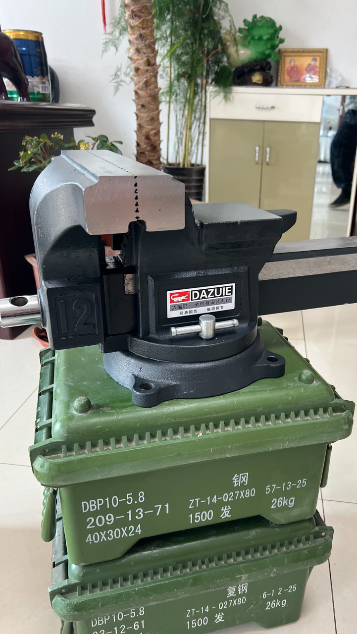 正品大嘴鳄全钢台虎钳精密铸钢虎台钳12寸大台钳重型工业级台钳