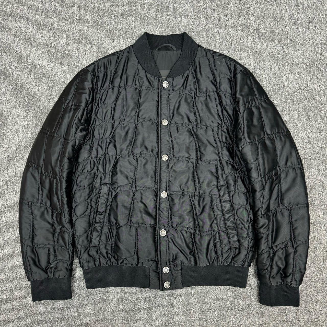 11134798 Versace范思哲 黑色银扣棉服夹克外套 52码99新