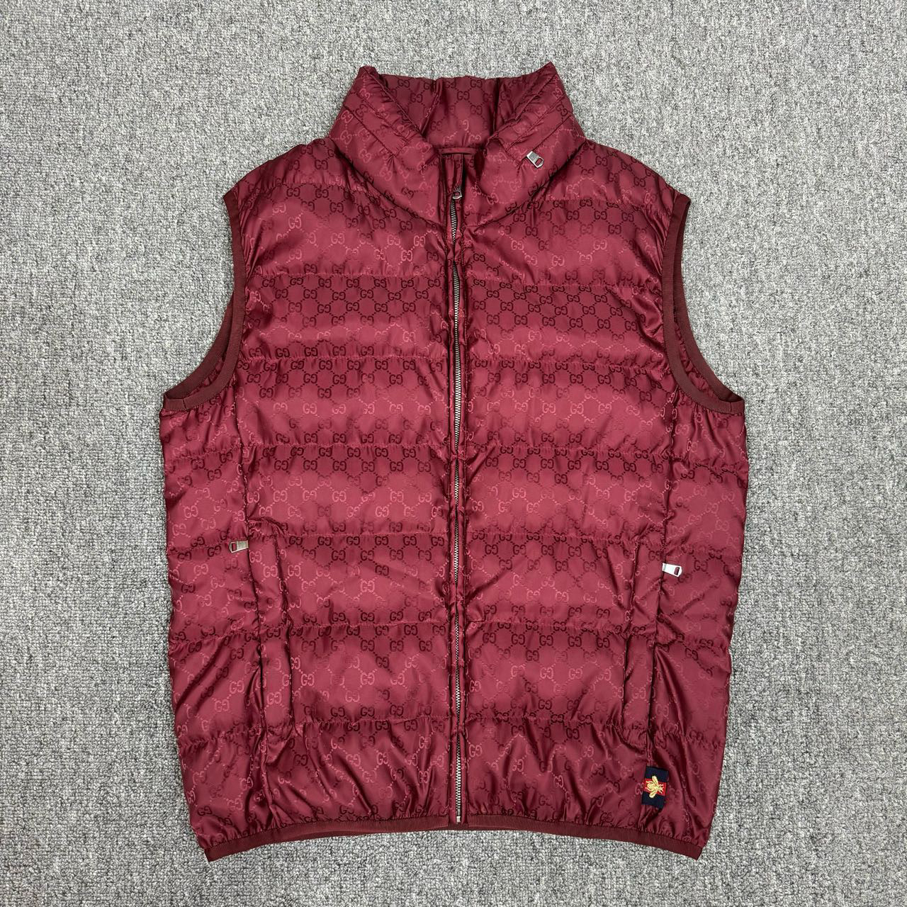 Gucci古驰 红色满印双G羽绒服马甲 48码99新 9761237