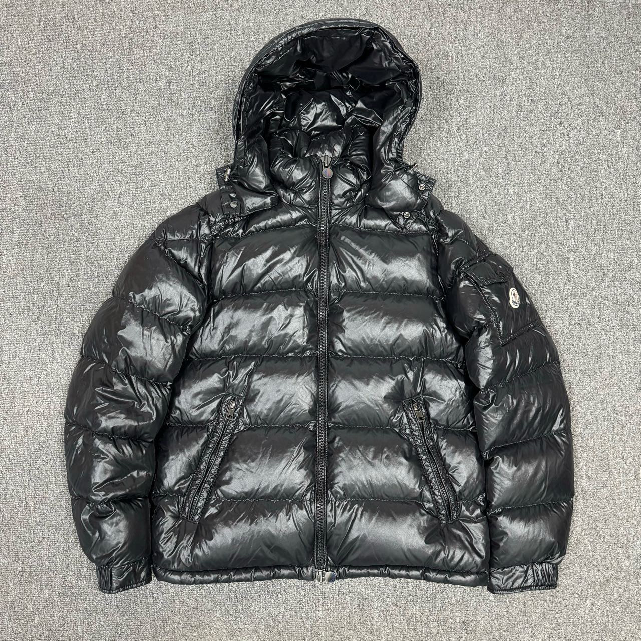 11047274 Moncler蒙口 新款Maya黑色亮面连帽羽绒服外套 3码99新