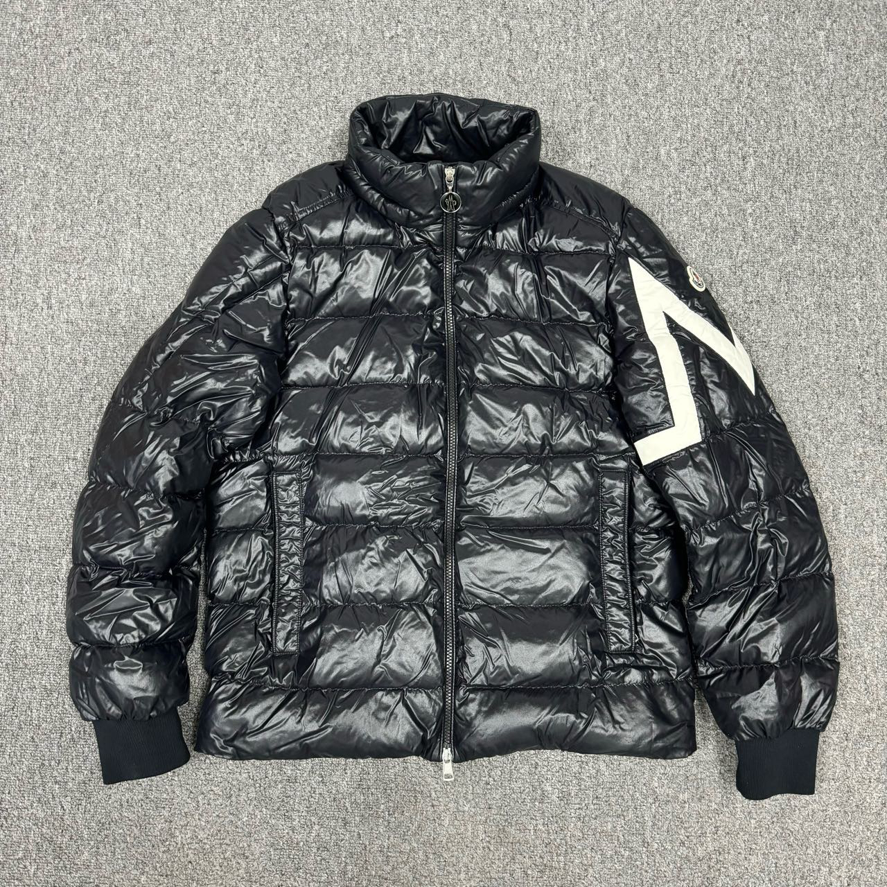 10685924 Moncler蒙口 Corydale黑色徽标手臂字母羽绒服 3码99新