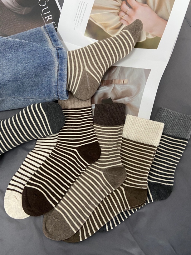 时尚百搭条纹中筒女袜秋冬保暖日系潮流宽口