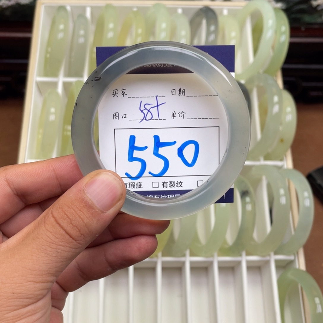 岫玉手镯手镯未镶嵌