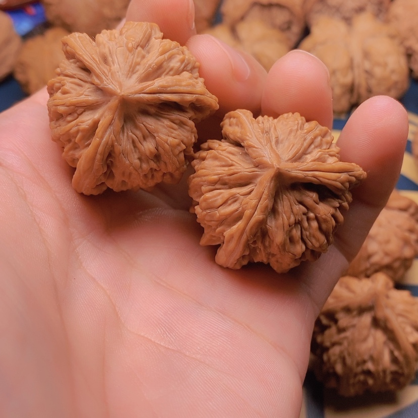 【闪购商品】文玩核桃吊坠湖**源