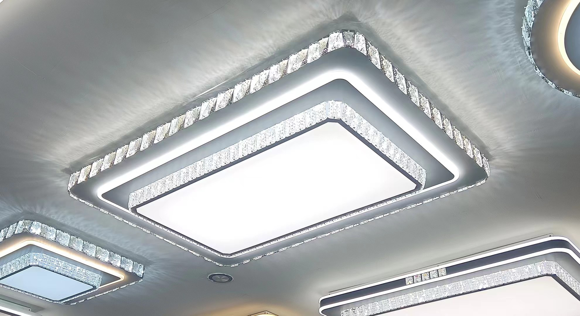 现代轻奢水晶客厅灯简约大气长方形吸顶灯