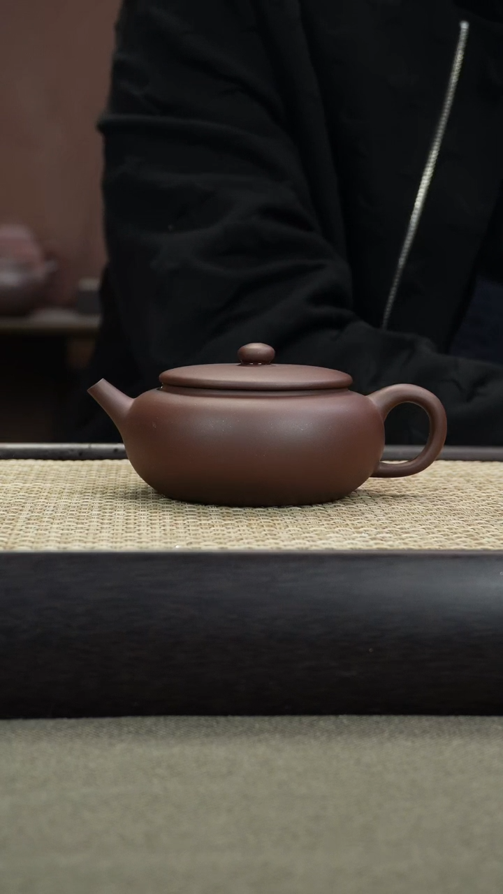 【闪购商品】紫砂茶壶平底扁柿 210CC