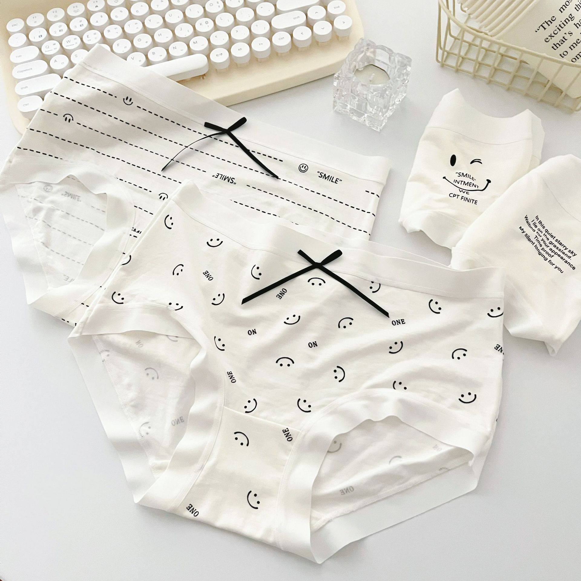 Only love 60支莫代尔女士内裤中腰7A抑菌内裆舒适可爱笑脸白色系