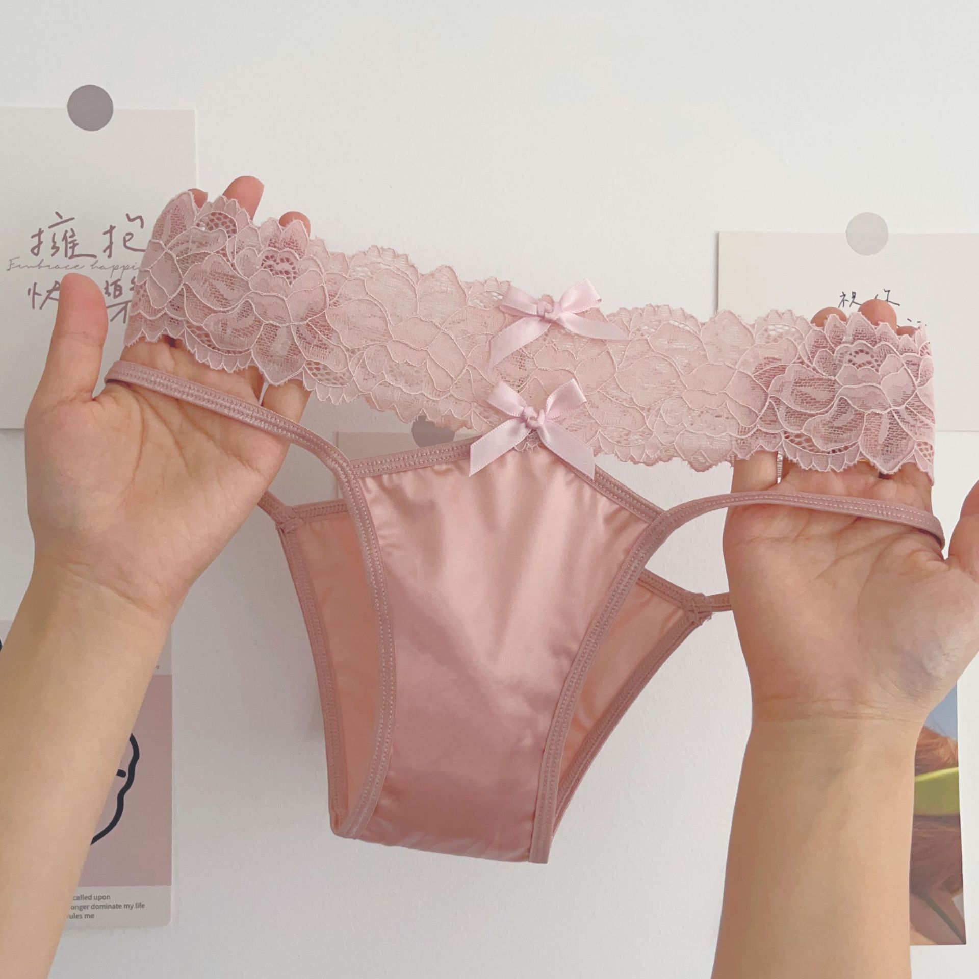 Only love法式缎面性感内裤女纯欲镂空无痕蕾丝女士三角裤新款
