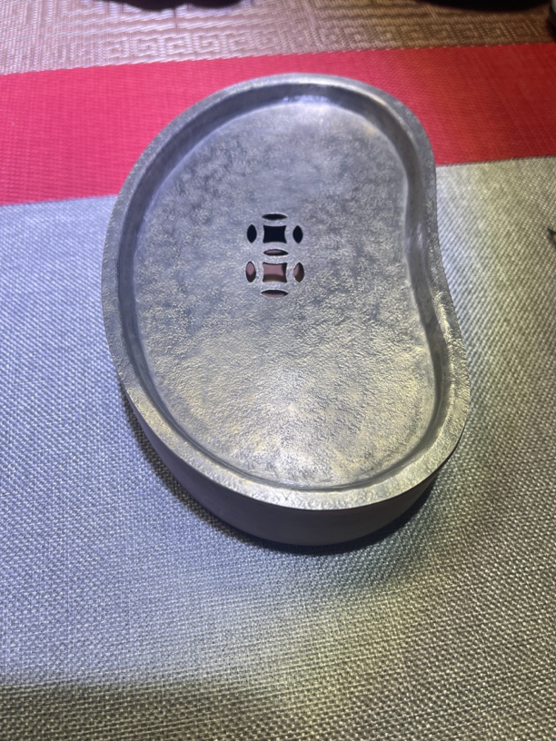 壶承，建水，足锡盖。