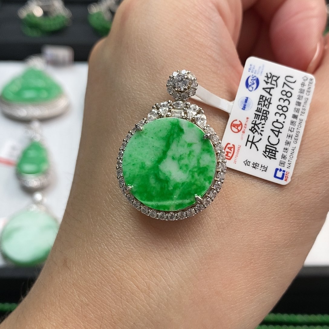 翡翠颈饰银S925镶嵌天然翡翠A货