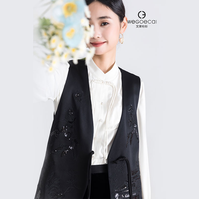  文果怡彩春秋季新中式马甲盘扣设计与国风亮片绣花 99245033032