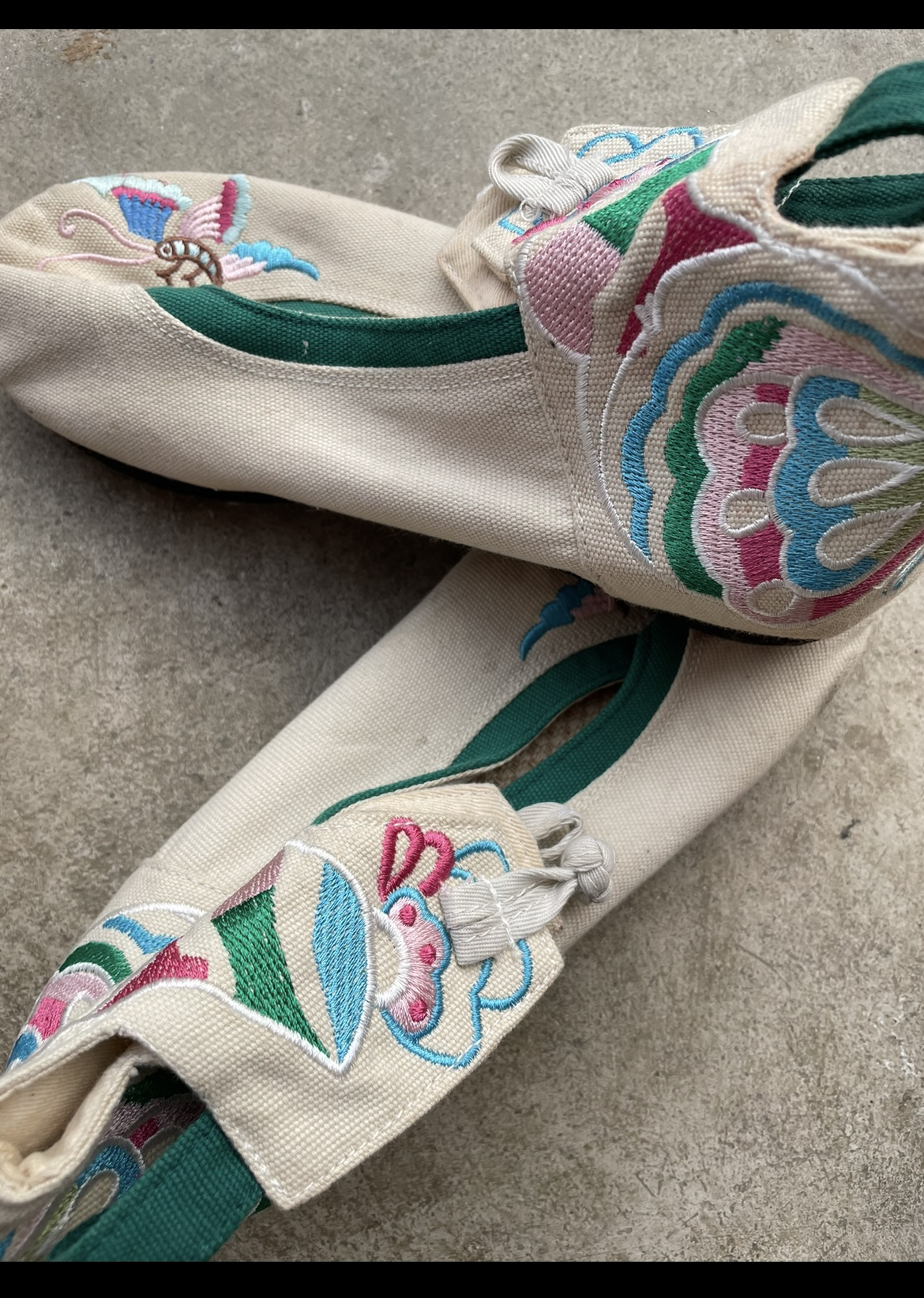 时尚国风款绣花鞋直播链接