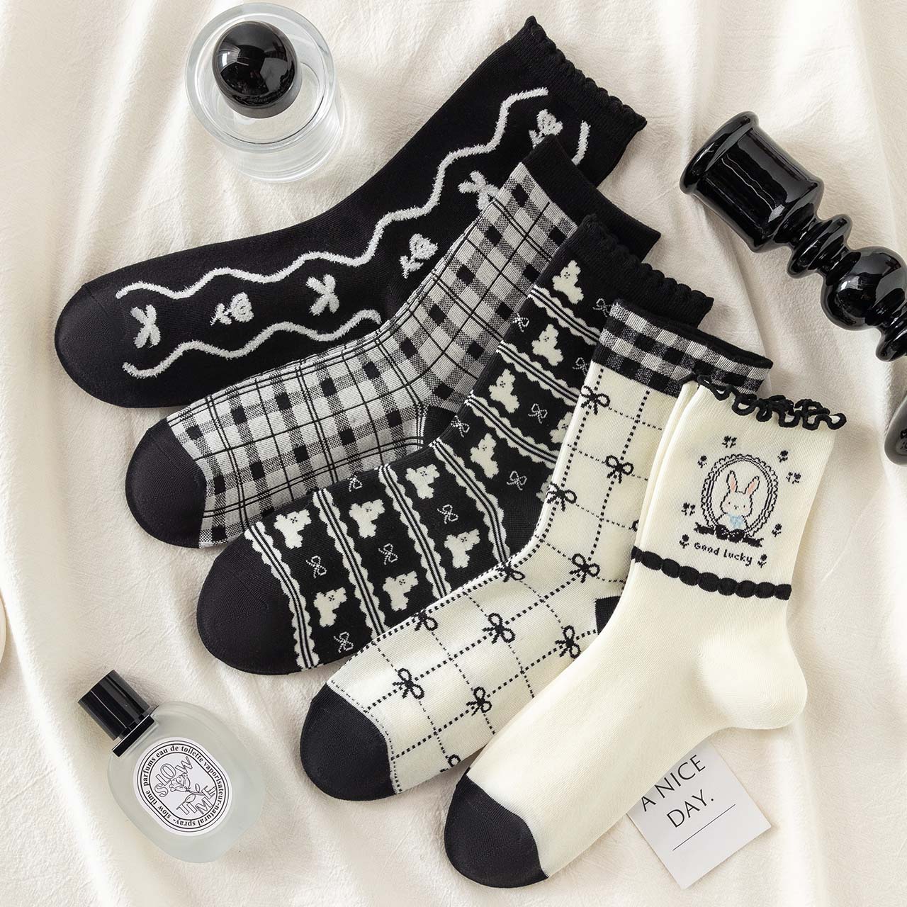 CARAMELLA黑白小香风2024秋季新款森系中筒女袜5双装百搭女士袜子