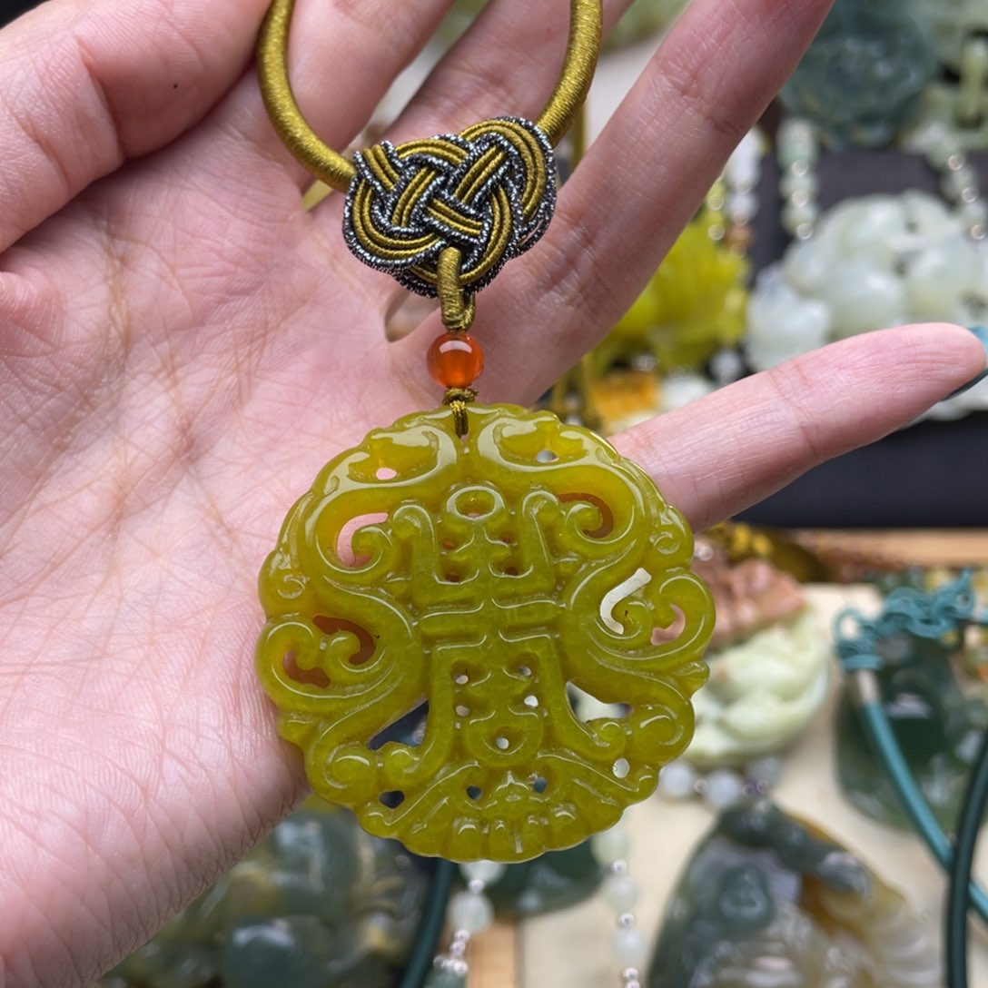 蛇纹石玉颈饰未镶嵌