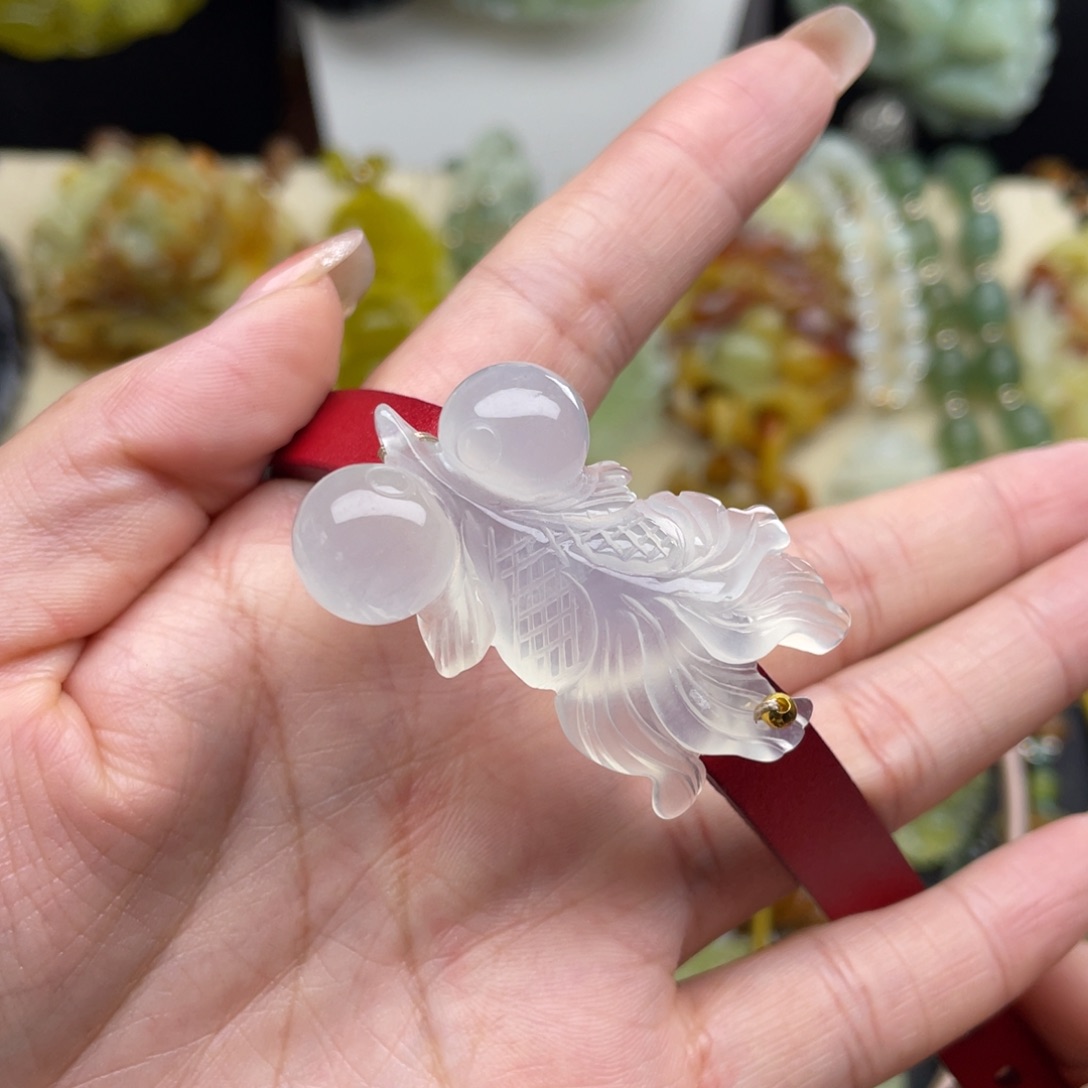 蛇纹石玉颈饰未镶嵌
