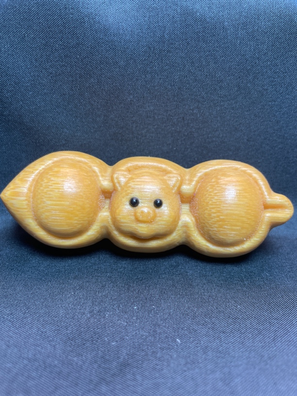 《豌豆猪》实心竹龙血金丝竹竹雕竹刻把件《送油》