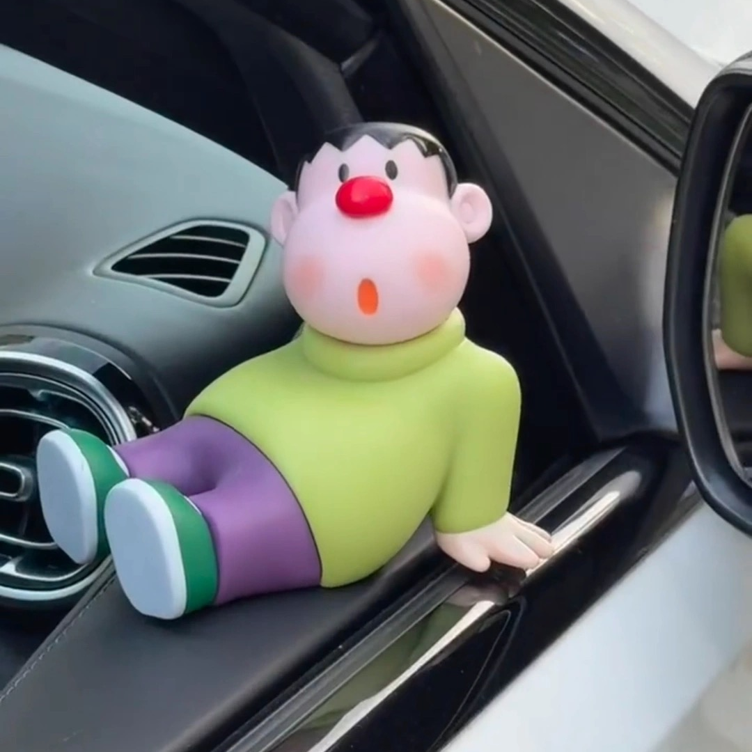 歪头胖虎车载摆件汽车装饰品2024新款车顶尾部玩偶车外部摆件坐姿
