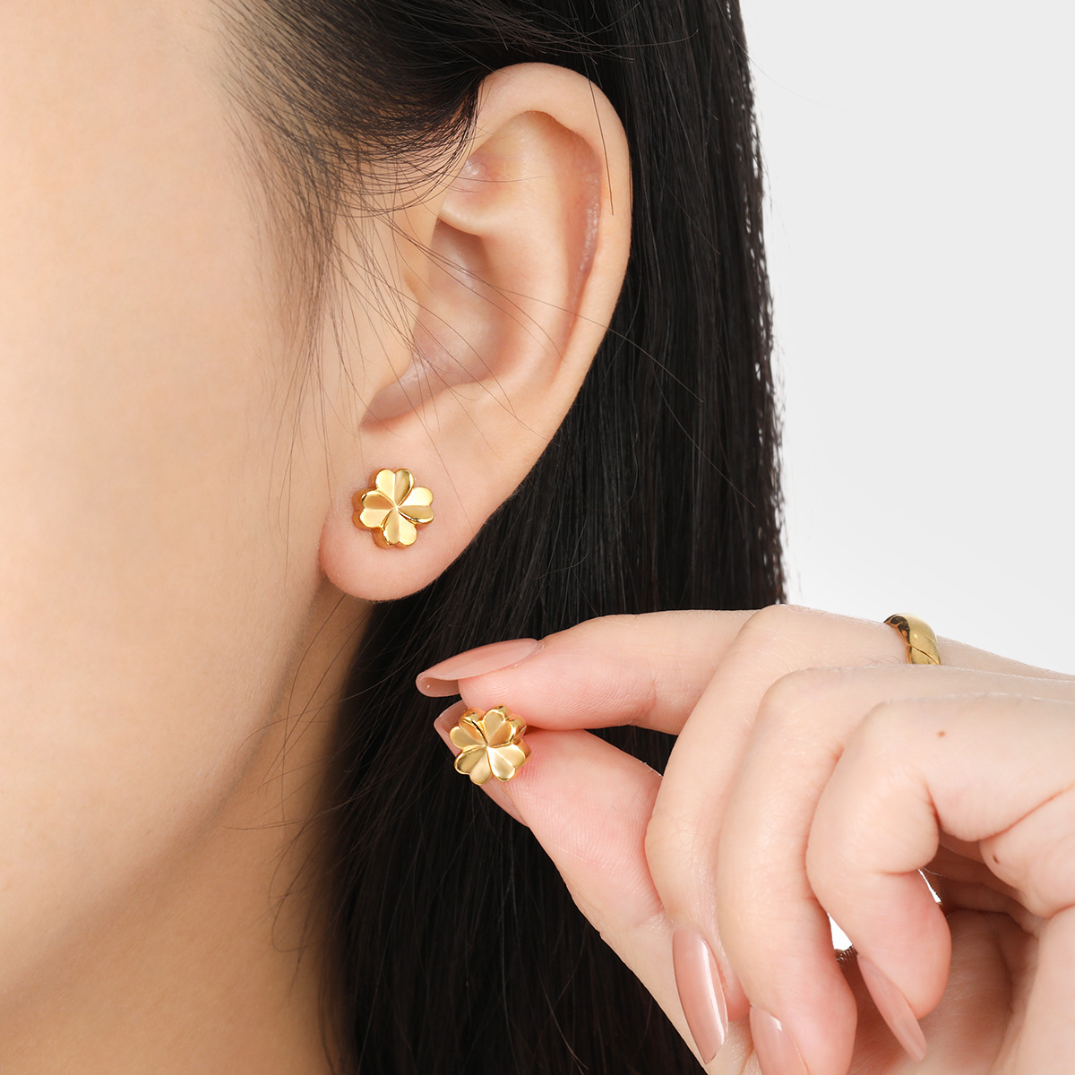 钛钢耳饰 时尚新款多光切面爱心四叶草耳钉耳骨钉扭螺丝耳饰 