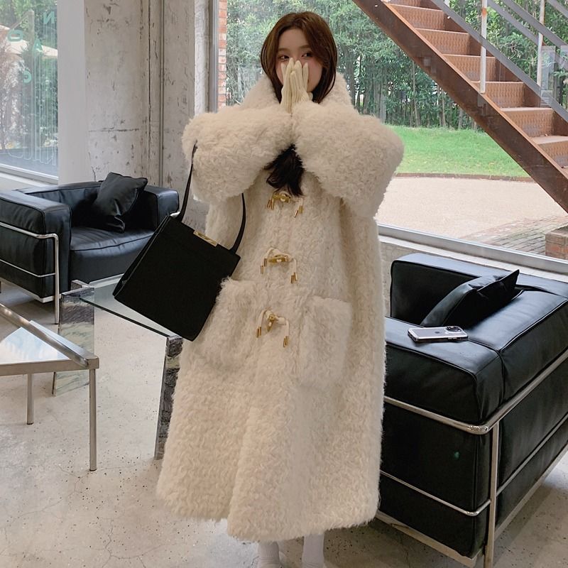 冬季连帽羊羔绒外套女装2023长款牛角扣衣服加厚保暖毛毛大衣毛呢