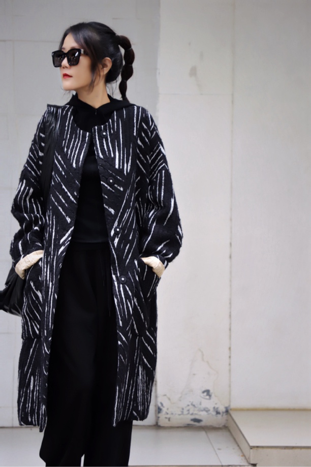 Li Wang/里望2025设计师款 黑白条纹经典系列 圆领时尚潮流大衣