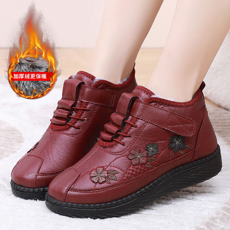 2024女冬加厚保暖软底民族风防水老人雪地靴加绒防滑妈妈棉鞋