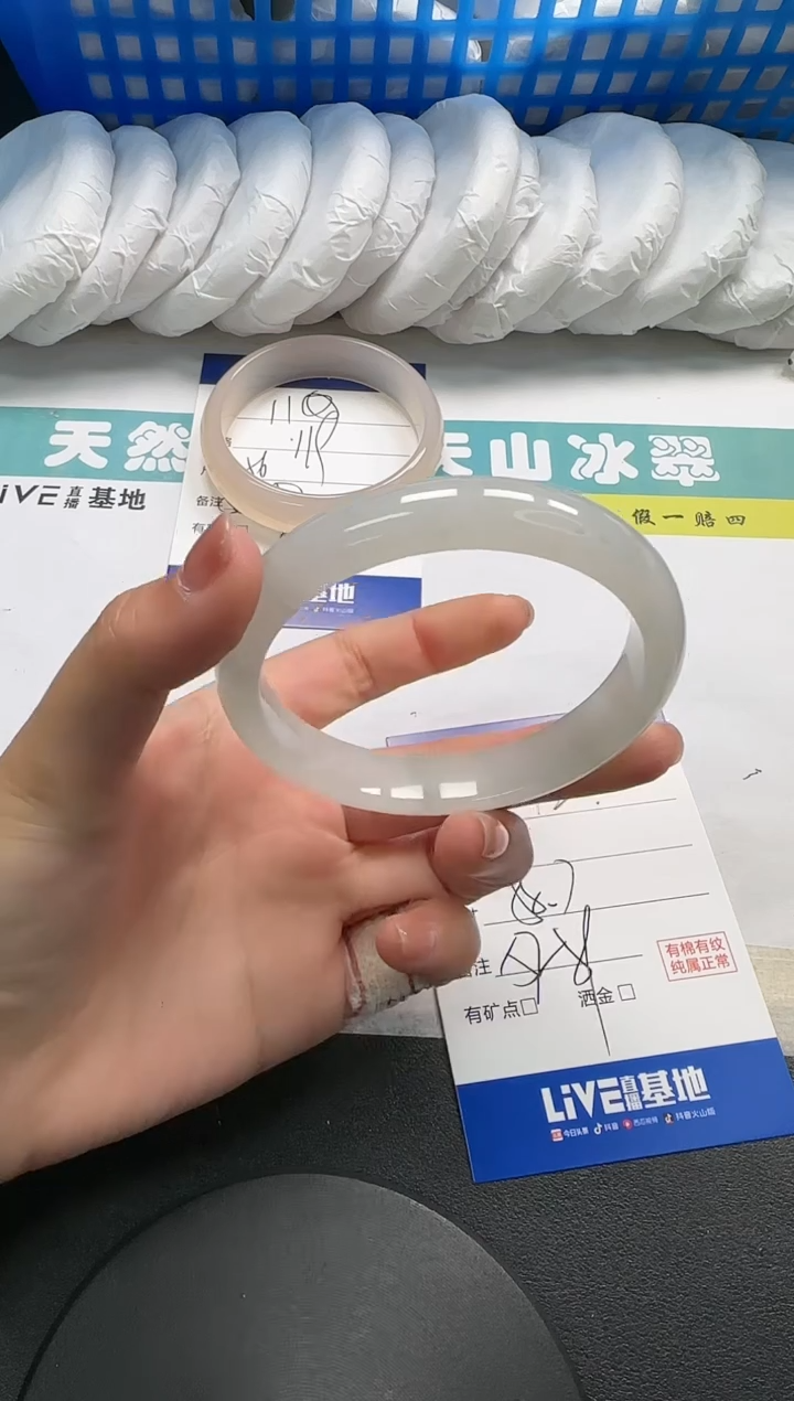 【闪购商品】石英质玉手镯未镶嵌12-58.7