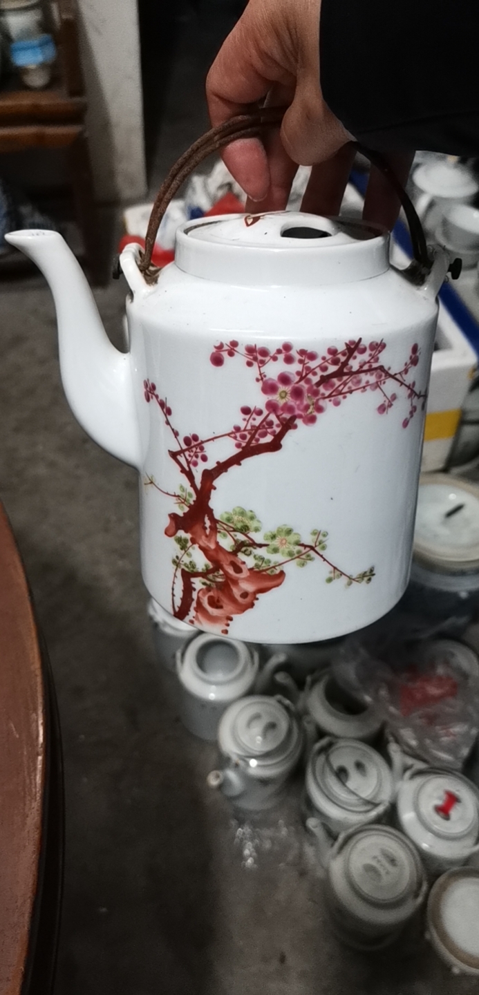 景德镇手绘梅花茶壶