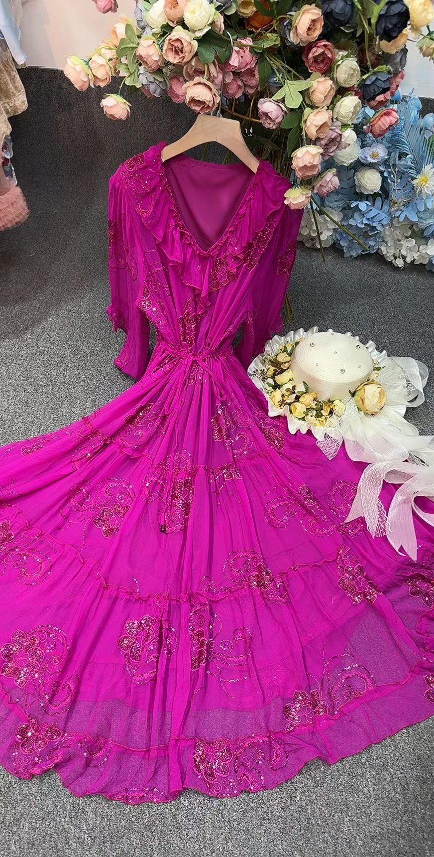 桑蚕丝刺绣亮片连衣裙