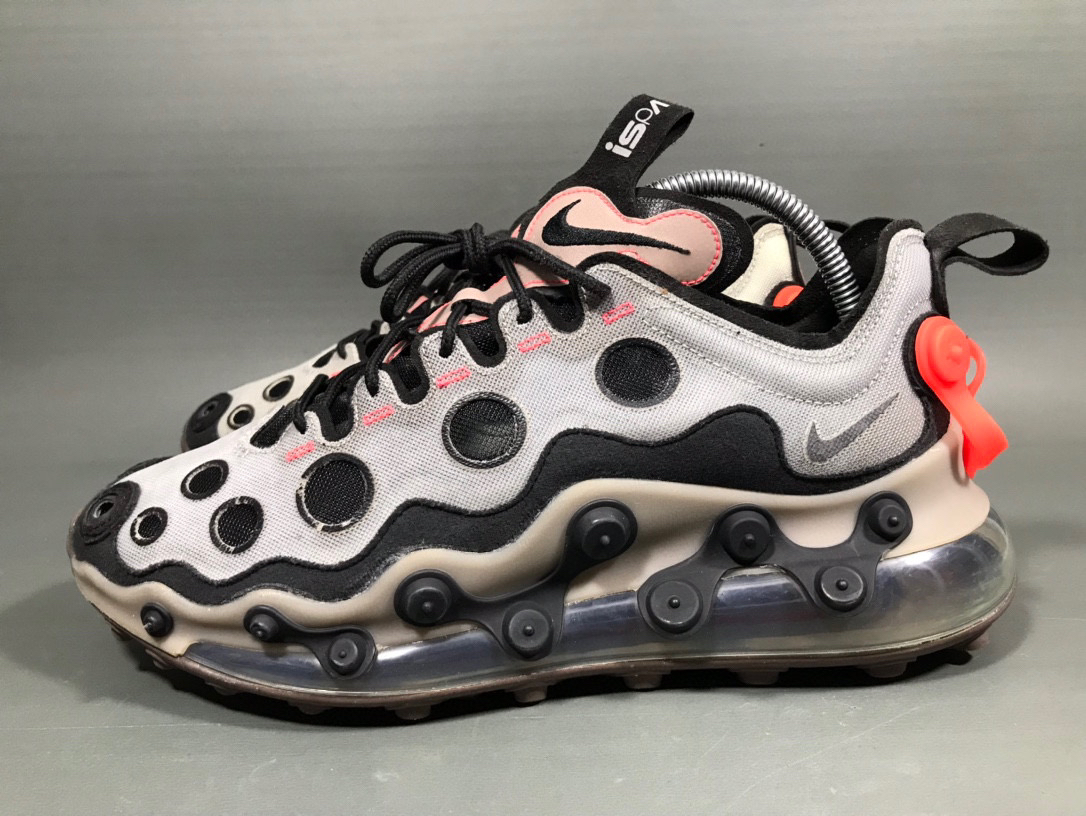 42.5码 耐克 Air max720金属银铆钉跑步鞋/无原盒/公价1479色差
