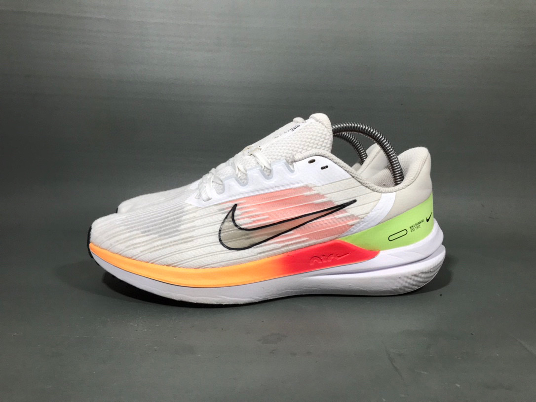 41码 耐克 zoom winflo9 白橙跑步鞋运动鞋/无原盒/边磨
