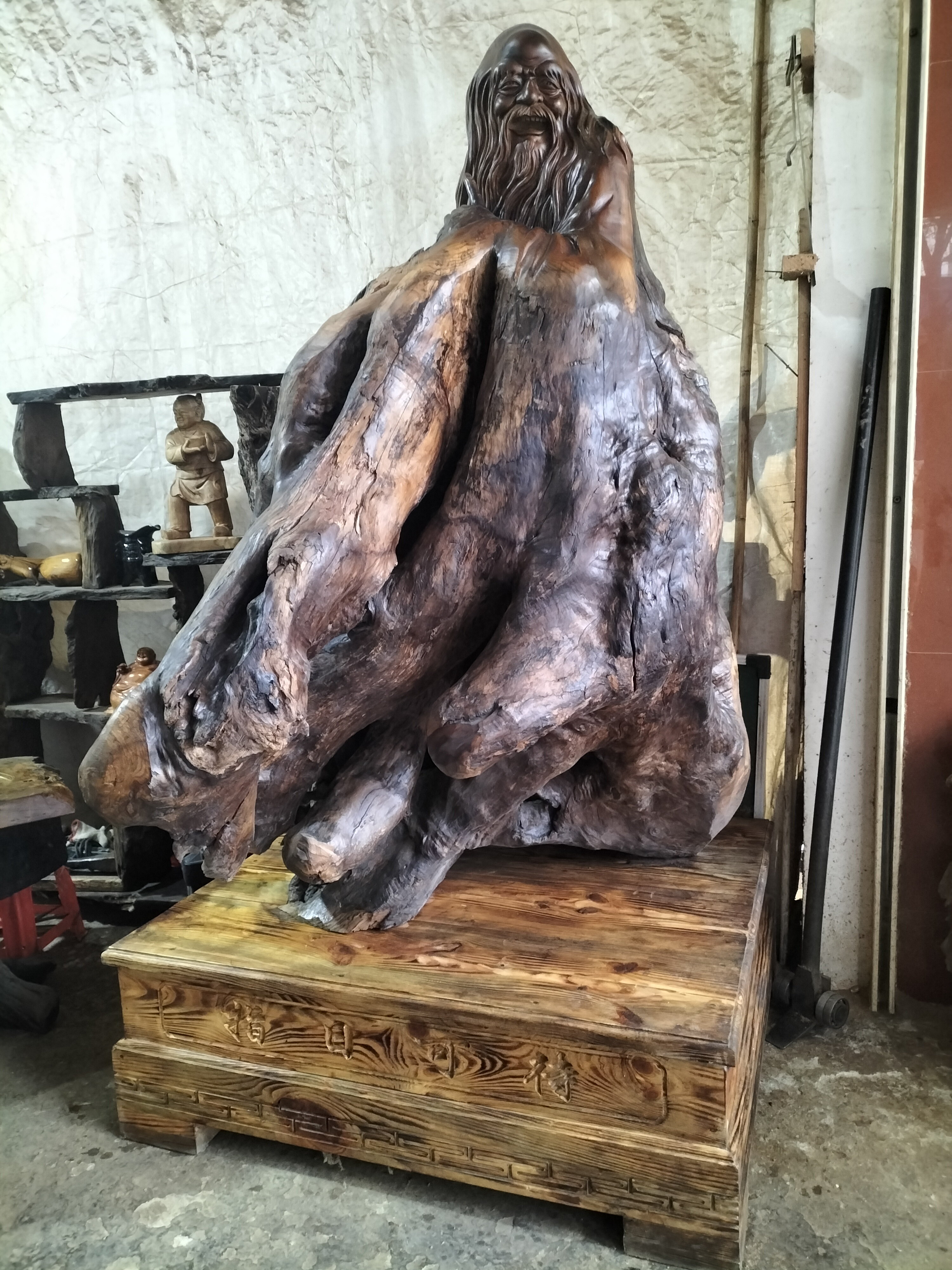 缅甸楠木雕刻人物摆件