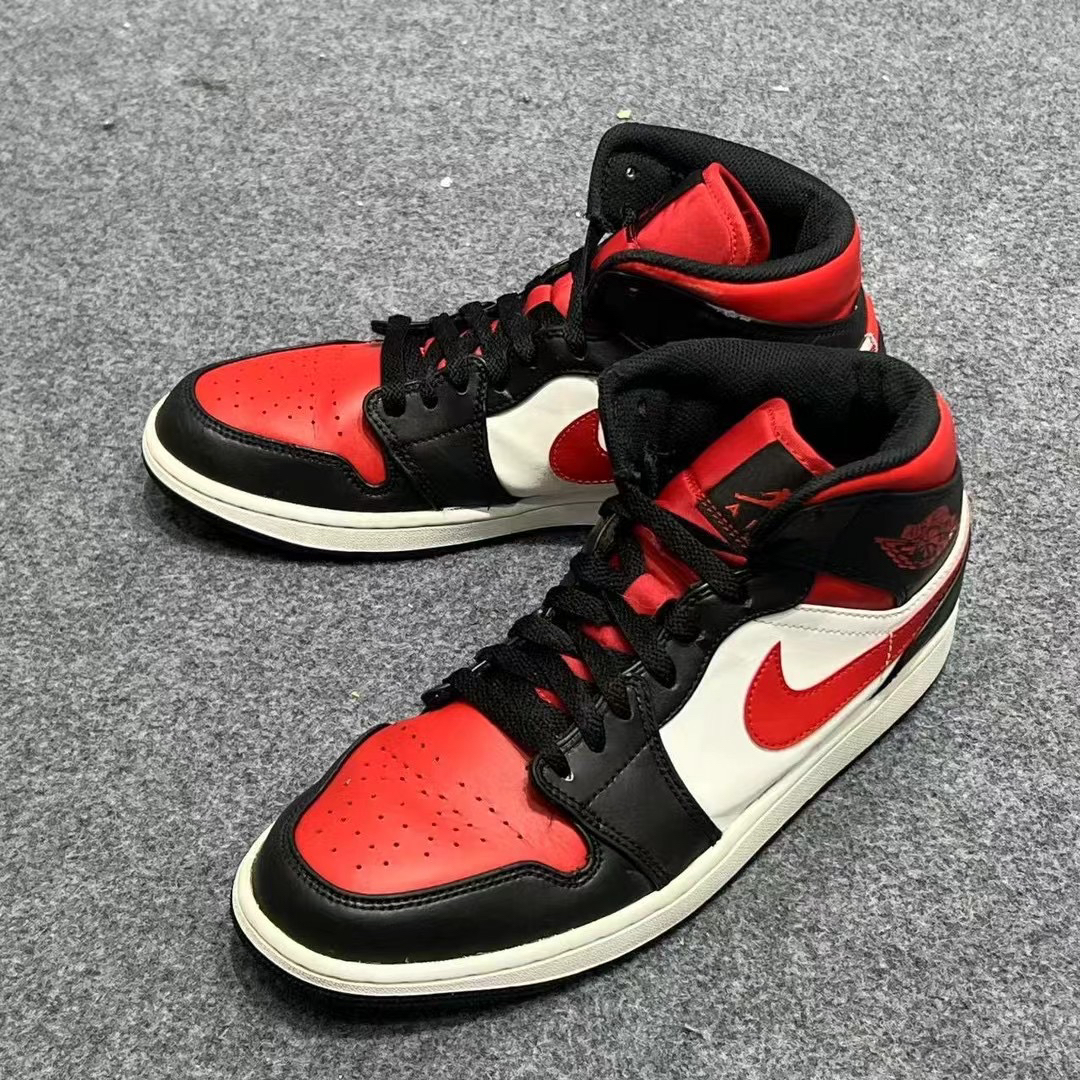 43码/AIRJORDAN1MID黑红配色 中帮篮球鞋