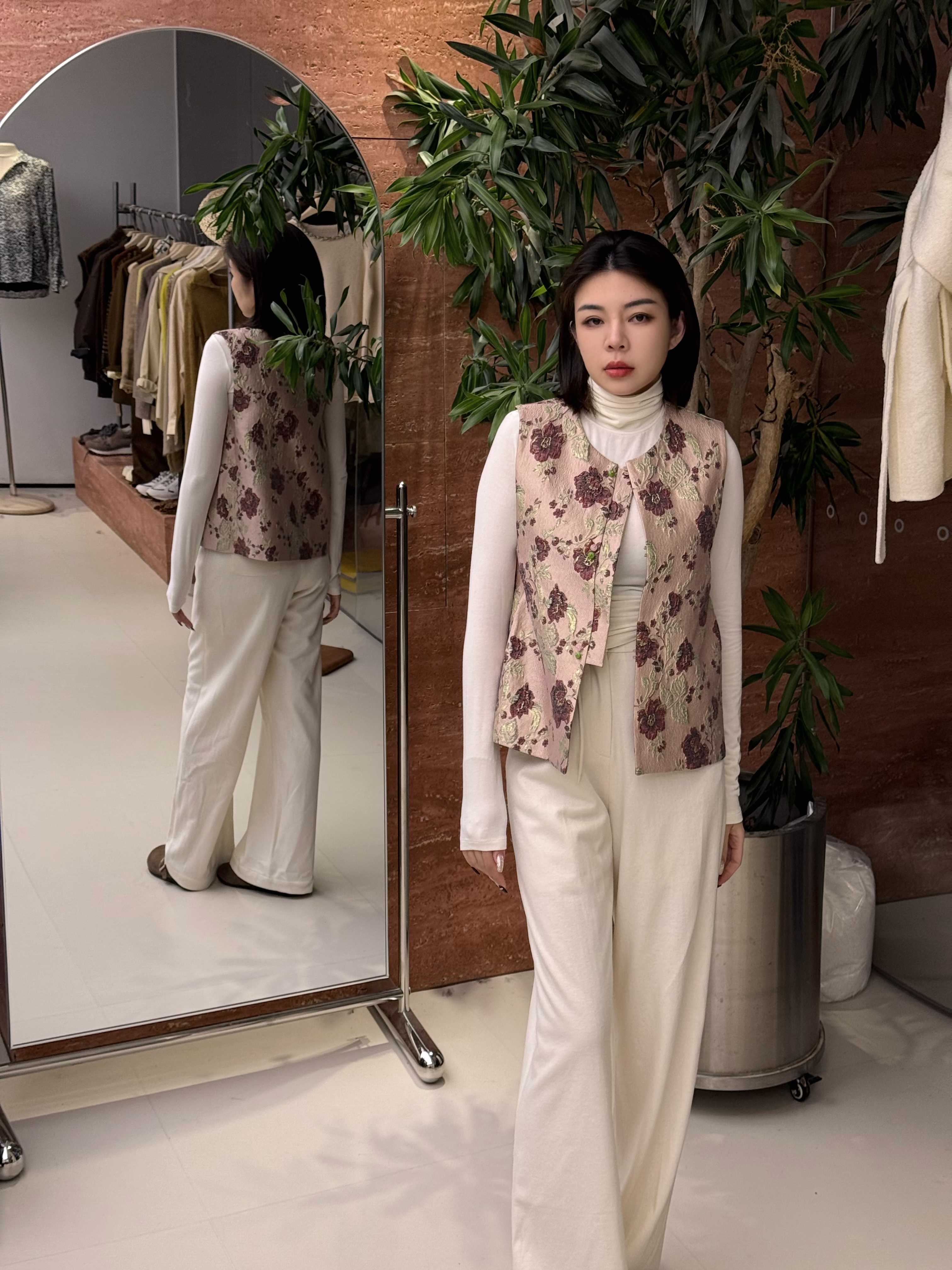 LADYKIMANH高级感国风复古浮雕马甲外套女冬季提花中式气质百搭