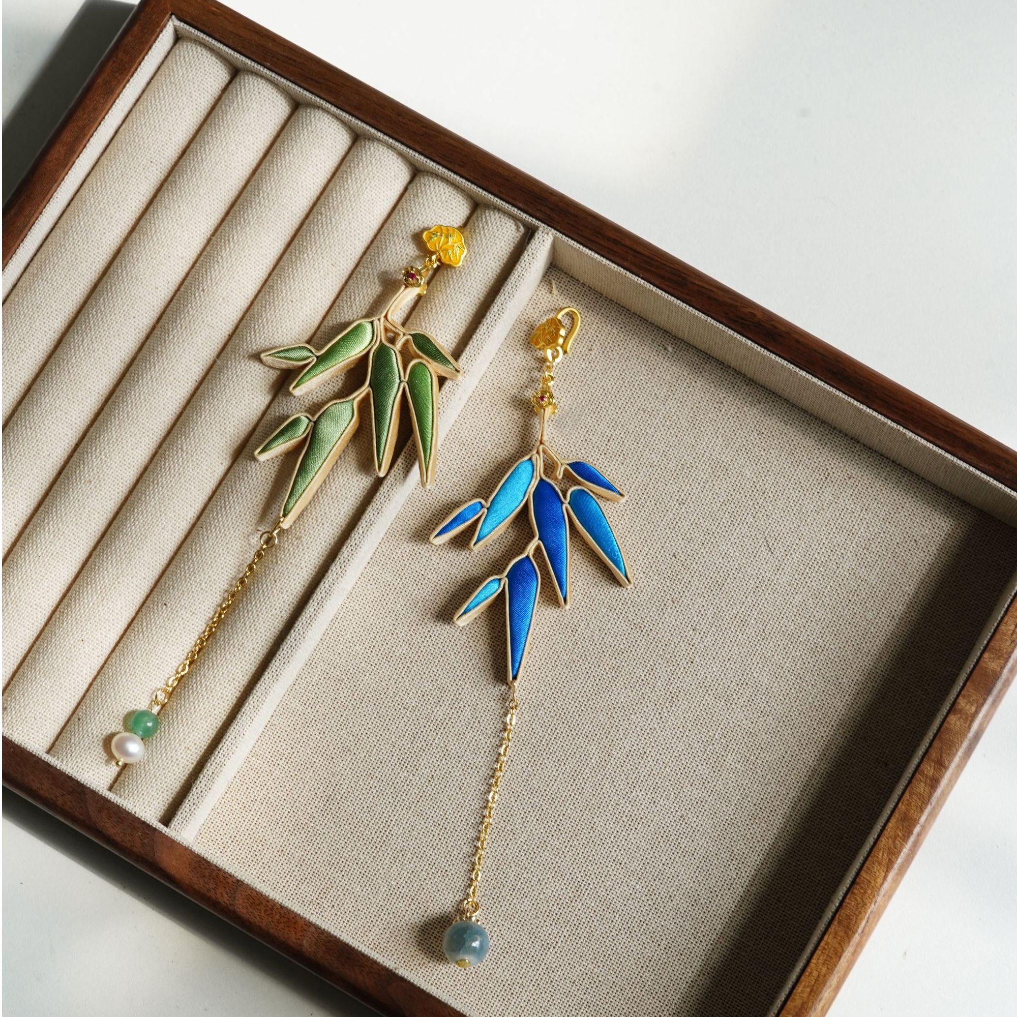 非遗盘扣竹叶压襟双配色设计