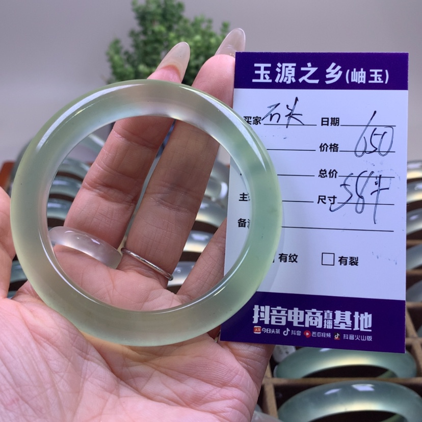 【闪购商品】蛇纹石玉手镯未镶嵌石****?