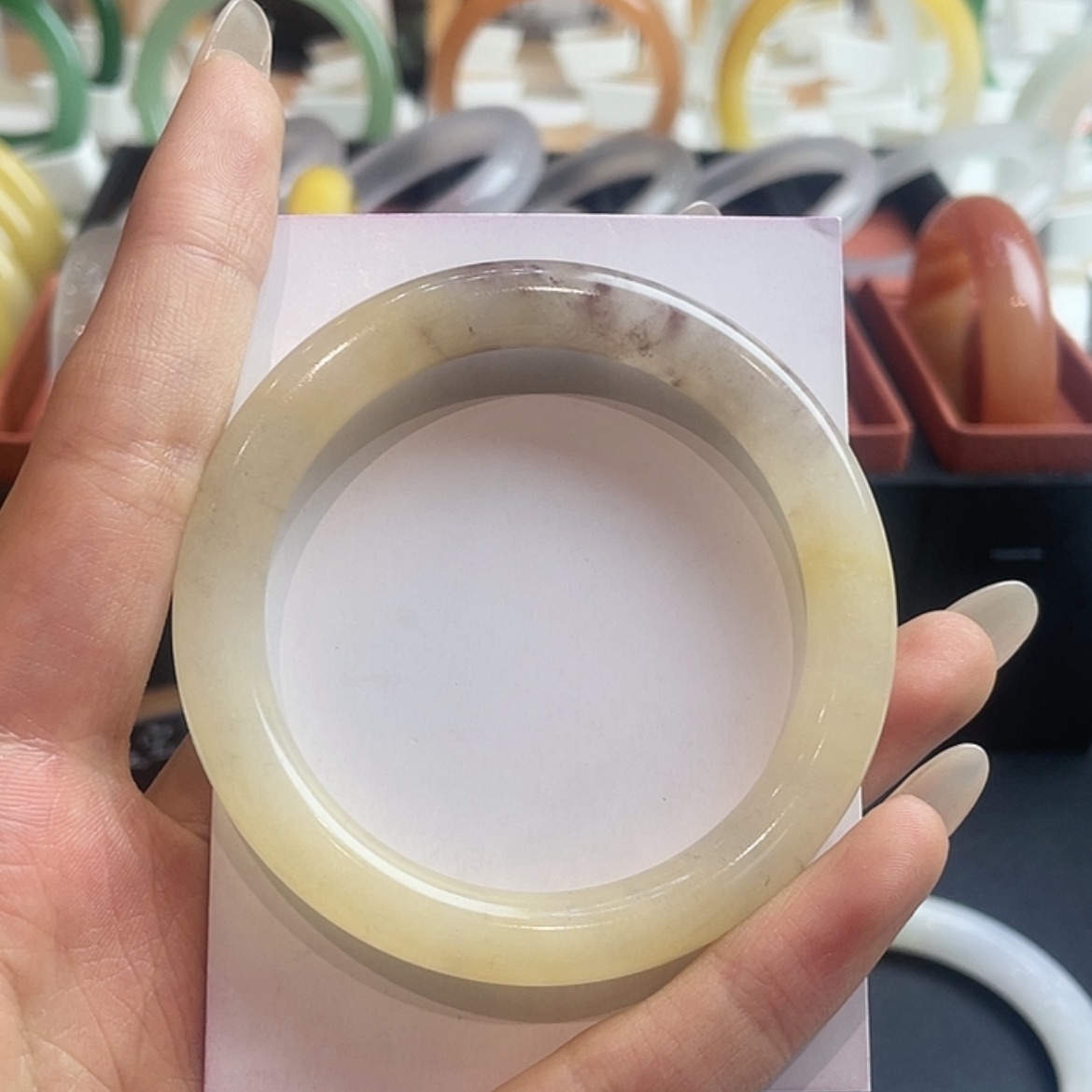 【闪购商品】石英质玉手镯未镶嵌